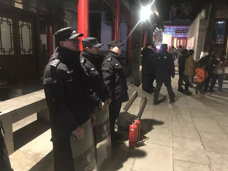 济南大明湖相亲相爱一家人,相亲相爱一家人济南