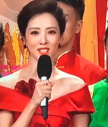 李思思2021春晚口红,李思思元宵晚会口红