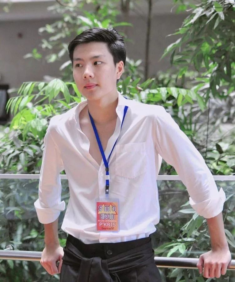 kris涓枃鍙戣█,kris绗竴娆¤繘鍩庡崠涓滆タ