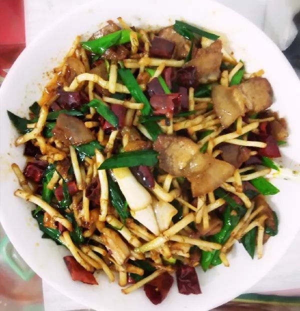 贵阳不光折耳根还有很多美食,贵阳美食里有特色米饭