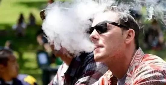 罗永浩雷军对手机的想法,罗永浩进军新电商