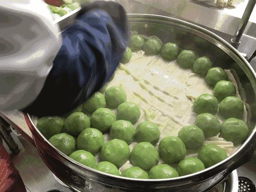 黑芝麻蛋黄肉松软糯香甜的青团子,苏州哪里的青团子比较好吃啊