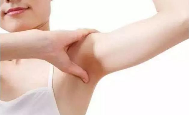 你的耳后有鼓包吗赶紧对照看看,耳后有个鼓包怎么回事