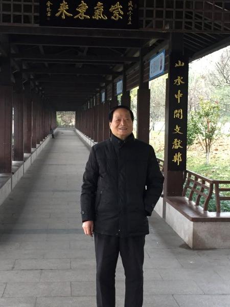 70岁老人搞科研,七旬老人搞科研