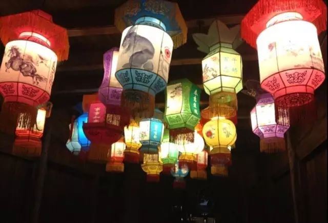 闹元宵猜灯谜线上线下乐不停,元宵猜灯谜的套路要怎么猜