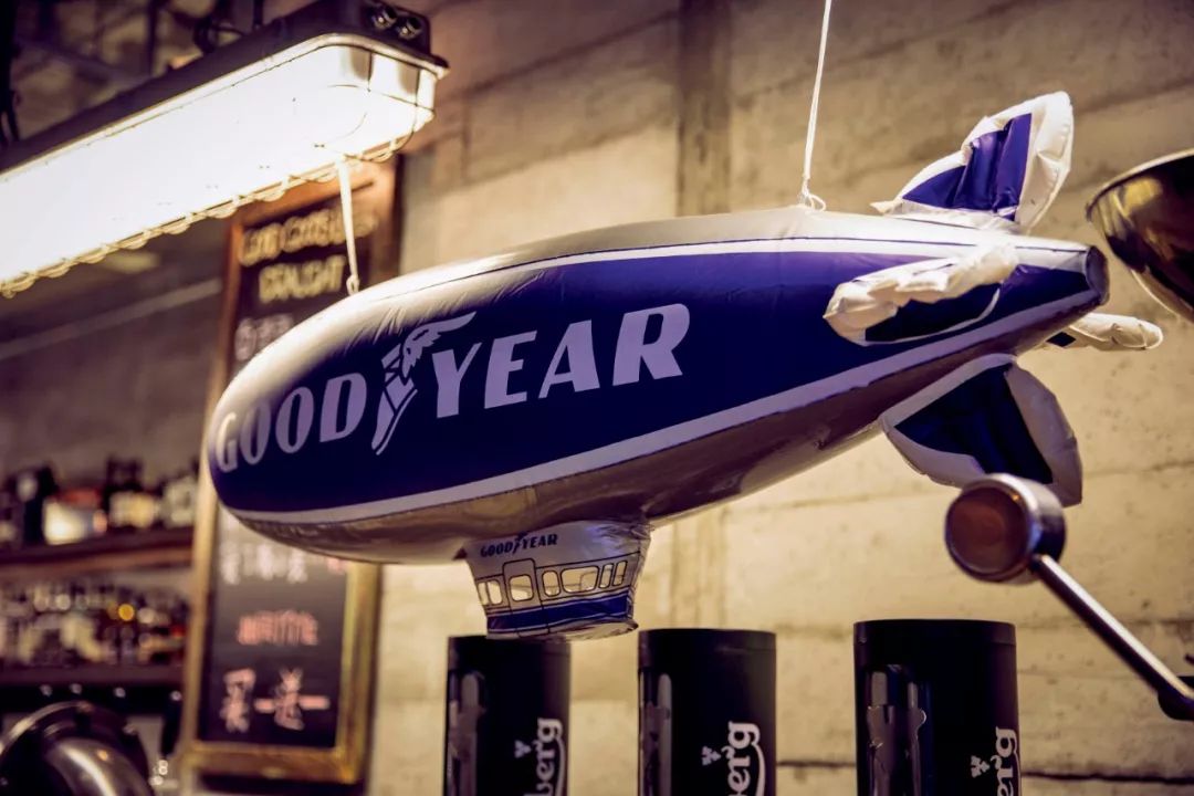 不喜欢保时捷的复古酒吧老板不是好商人