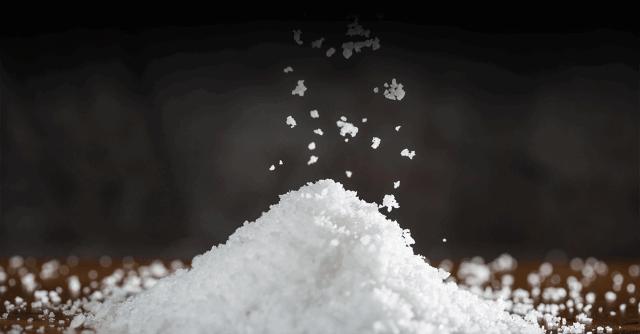 一张报纸暴露真实事件,一张红纸引发的血案