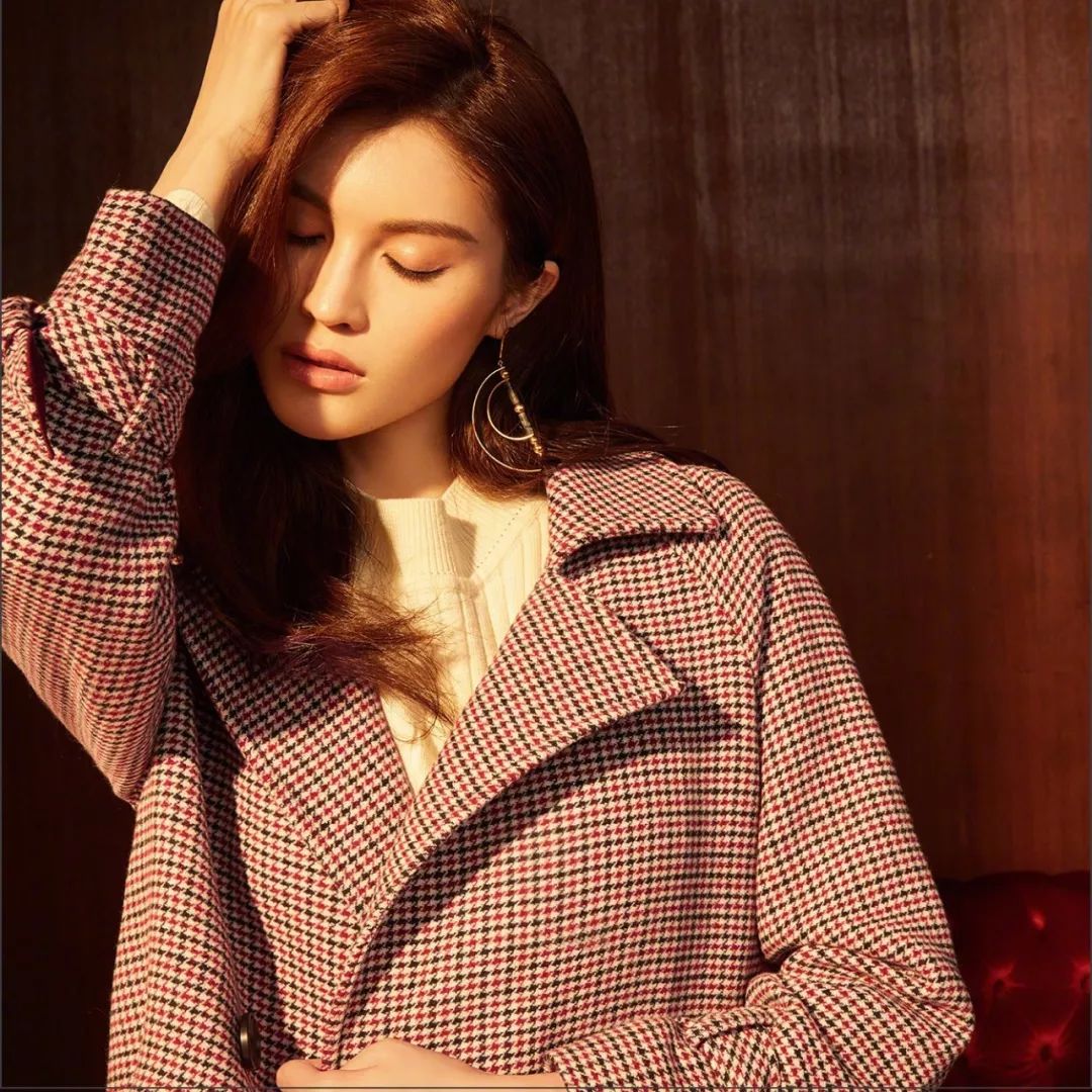 编辑实测：带大耳环耳朵疼不疼？