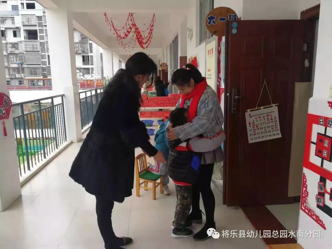 学校开展舞龙活动,开学活动舞龙