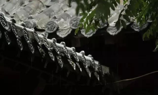 南方雨季大概多少天结束,南方一年中的雨季在什么时候