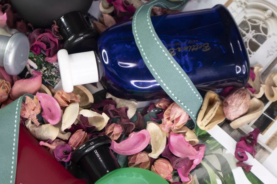 对不起,我没喷香水,那香味是我自带的