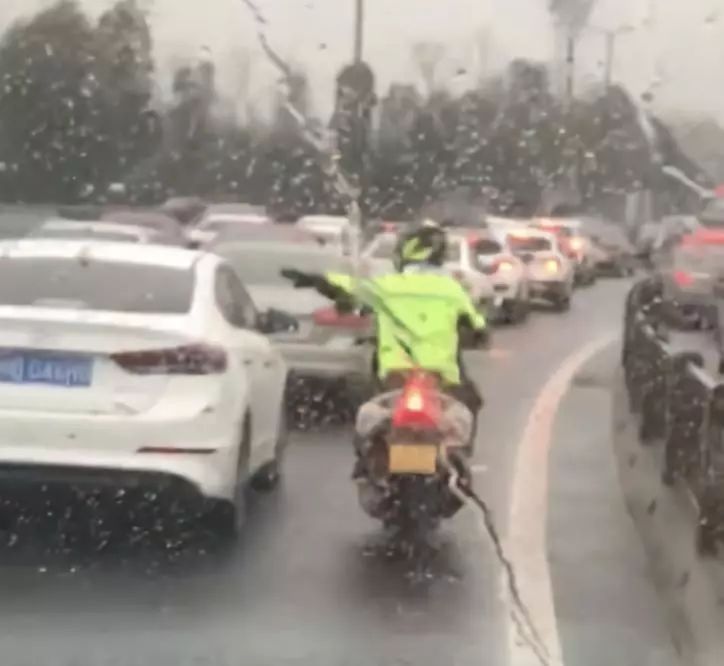 为急救车开道,有没有义务为救护车开道