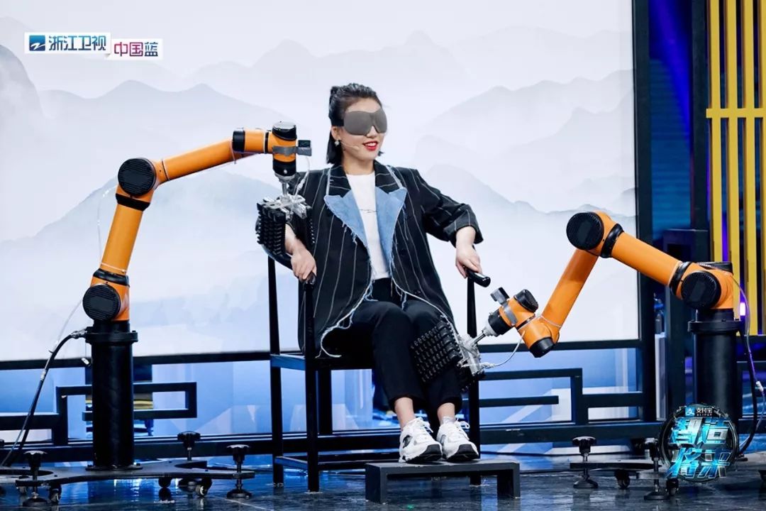 马思纯挑战“铁手推拿”，王孟秋惊呼“买保险了吗