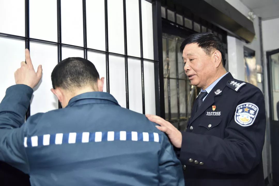 与艾滋病相伴15年,他都做了什么?