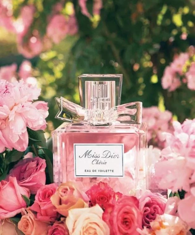 ysl口红法国专柜多少钱,ysl口红香水粉饼三件套