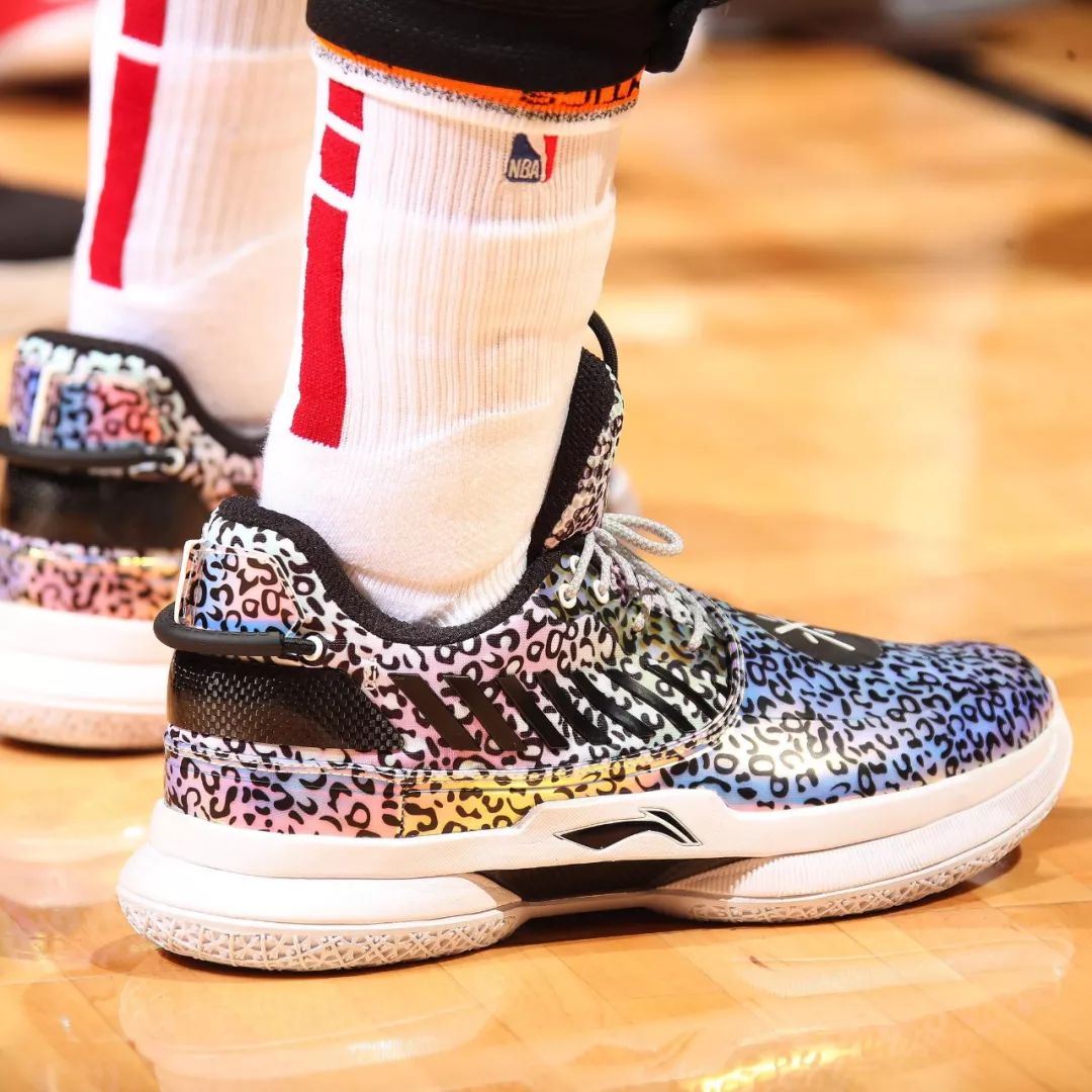 WEN赛场|WOW7重新韦德系列经典配色！卡特上脚“猛龙”配色ShoxBB4