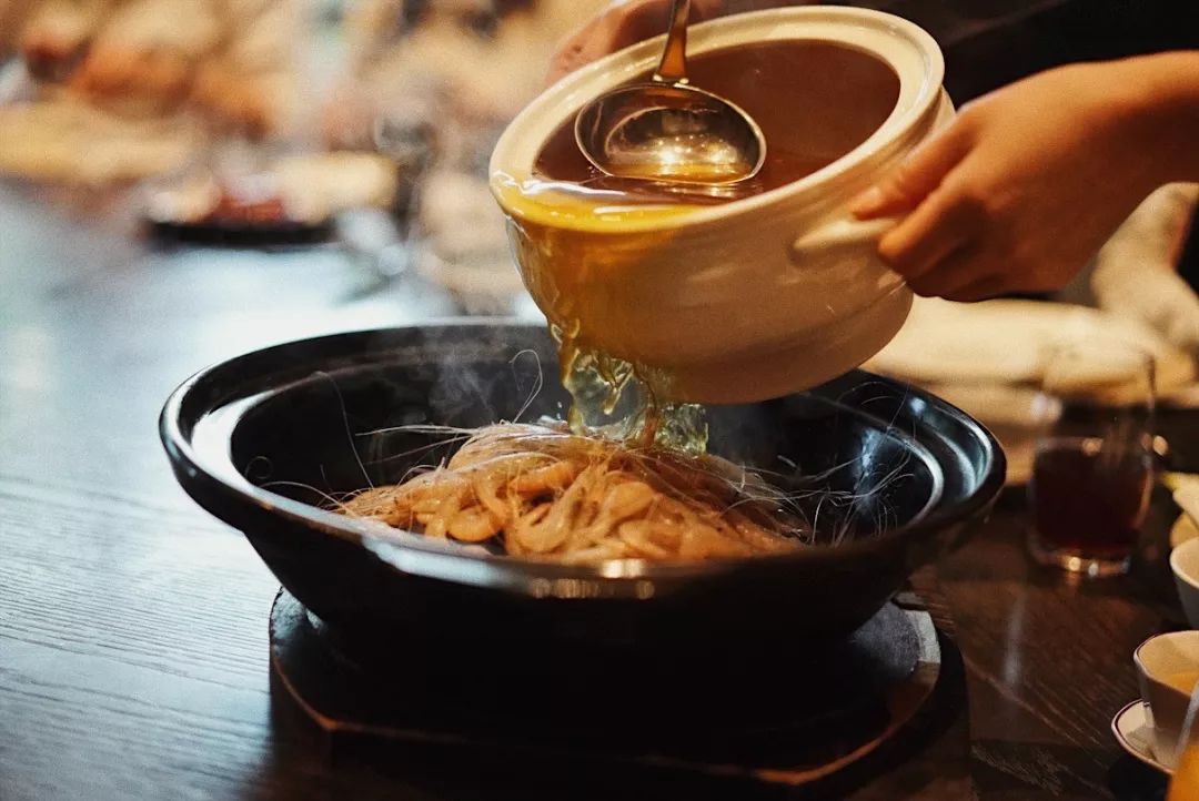 一向以“好吃”出名的凯悦,这次带我把人间三月的春天都吃进了嘴里