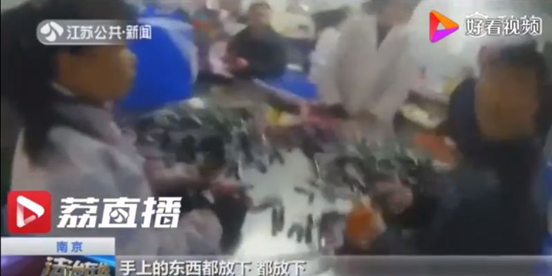 成本只有几块钱的口红,2元一天产一万支口红