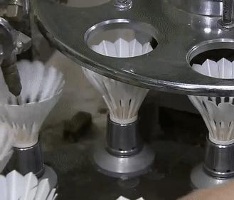 羽毛球是用什么毛来做的,羽毛球一般是什么羽毛做的