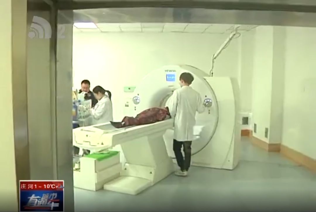 帮忙大小王|留守儿童手肿像水球大王帮忙查明病因