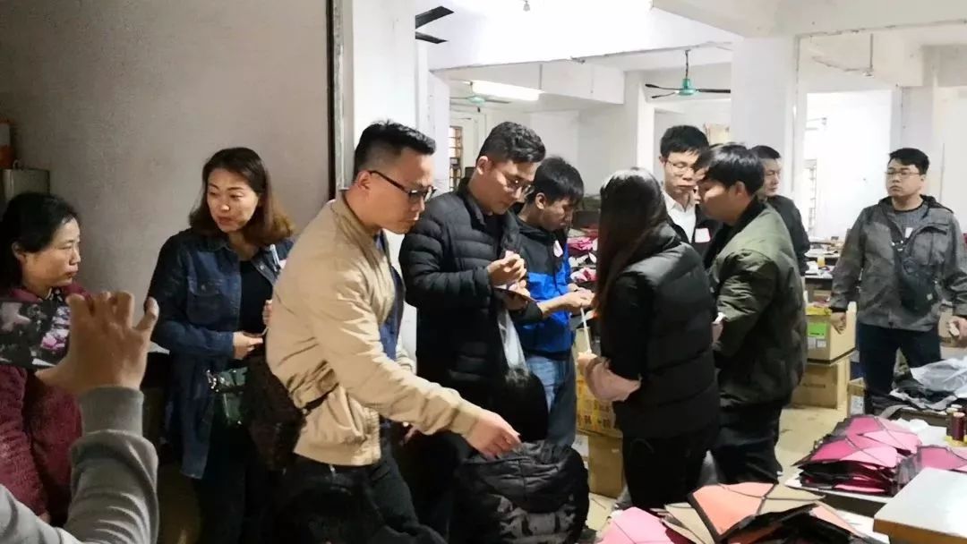 鏇濆厜鍥藉唴鑹績鍥借揣,鏇濆厜榛戝績浠h喘