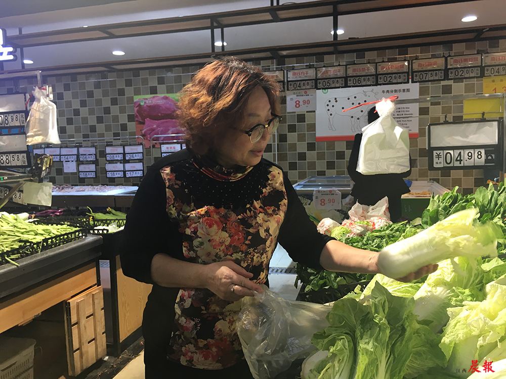 凤凰家园社区有个义务“代购员”