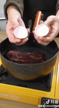 锅盖倒扣在锅上，去盘子异味……这些妙招没想到这么实用！