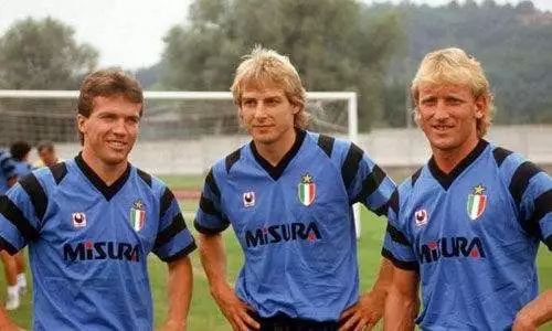 流水带不走时光的故事英文版,流水带走了光阴的故事却带不走