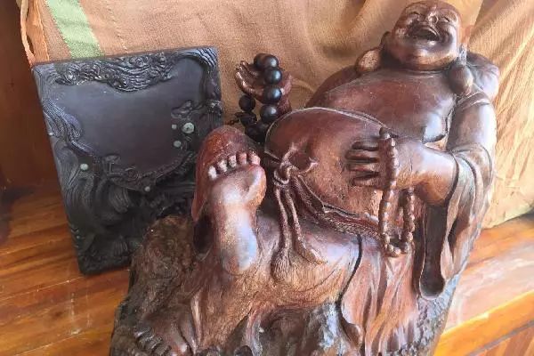 自学成才的根雕达人,张国胜红木家具