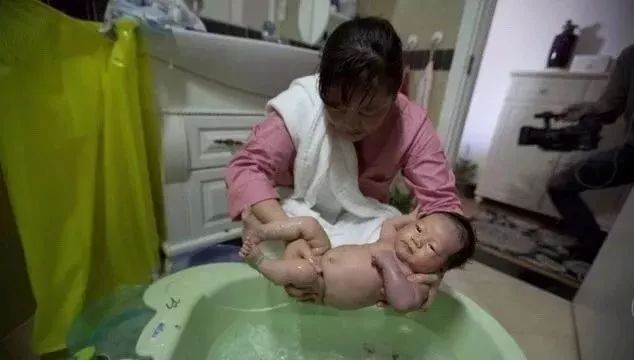 金牌月嫂需要具备什么条件才能做,学月嫂怎么才能成为金牌月嫂