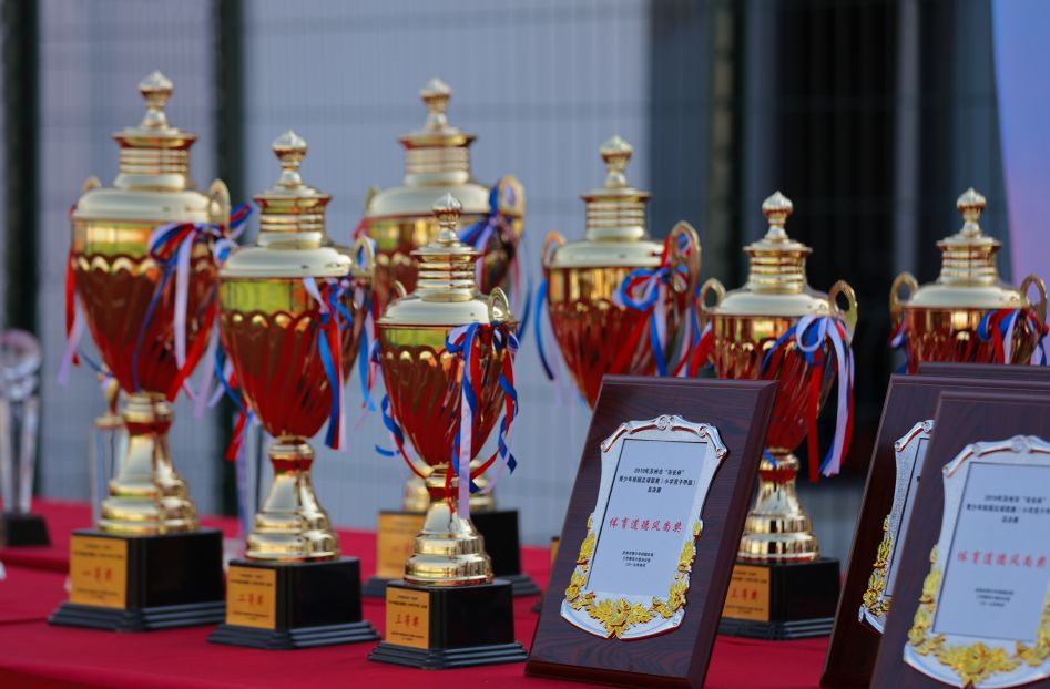 看着校园里熟悉的一切感慨万千,看到校园美好的景象