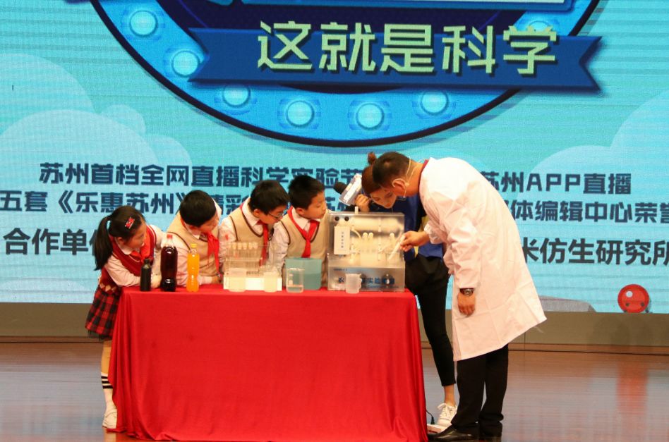 看着校园里熟悉的一切感慨万千,看到校园美好的景象