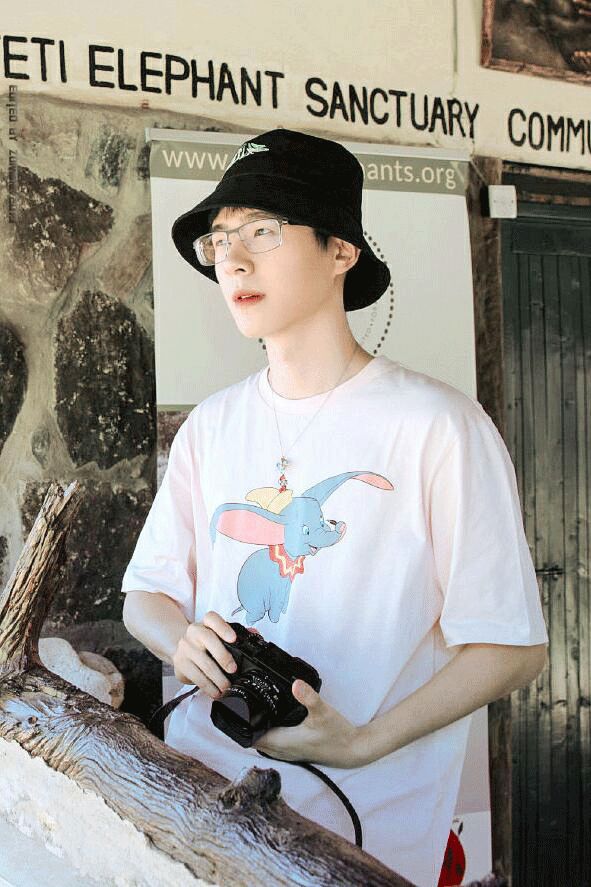 跟刘昊然在非洲过了6天5夜，发现他其实就是个话痨加多动症啊……