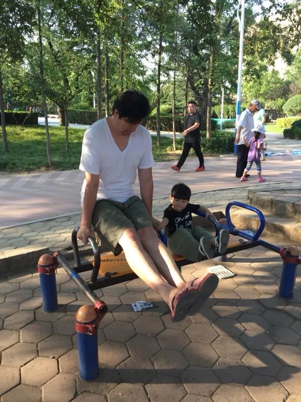 前国门安琦家的樱桃又来啦！为了孩子，他用守护球门的双手，种出了汁多甘甜的超好吃樱桃