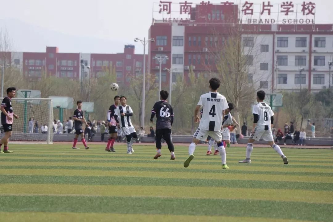 我们只是一群热爱足球的少年,我们这十年足球少年