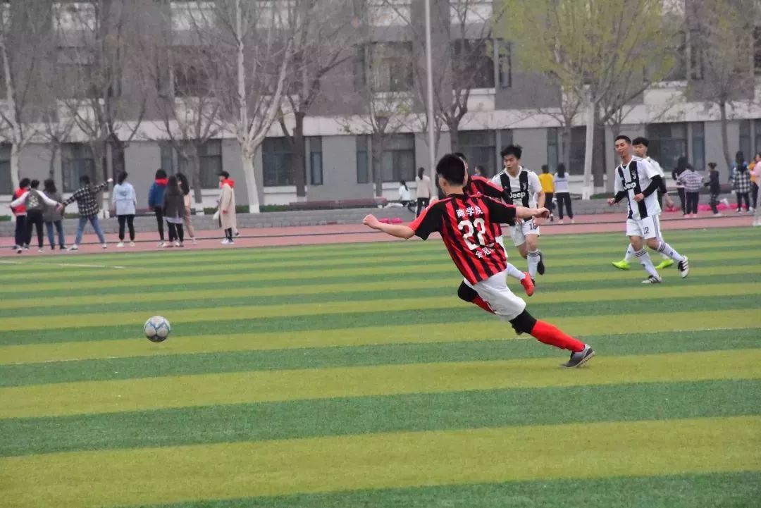 我们只是一群热爱足球的少年,我们这十年足球少年