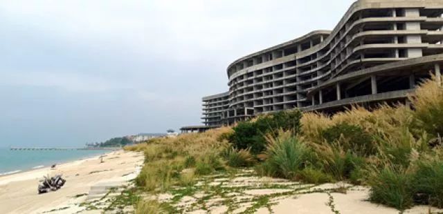 这家中字头国企的操作让人看不懂！明明有人出9亿接盘，却非要“亏”1.5亿拍卖……