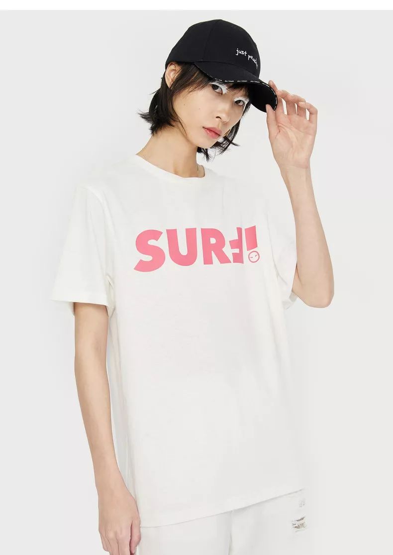 刘雯*服私**里出镜率最高的三种风格短袖，就这么穿了！