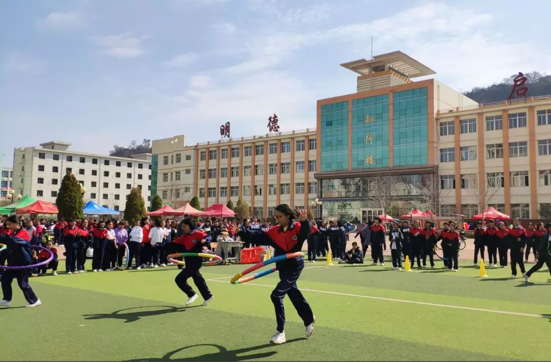 定格精彩瞬间彰显体育精神,丹棱中学60届田径运动会精彩瞬间