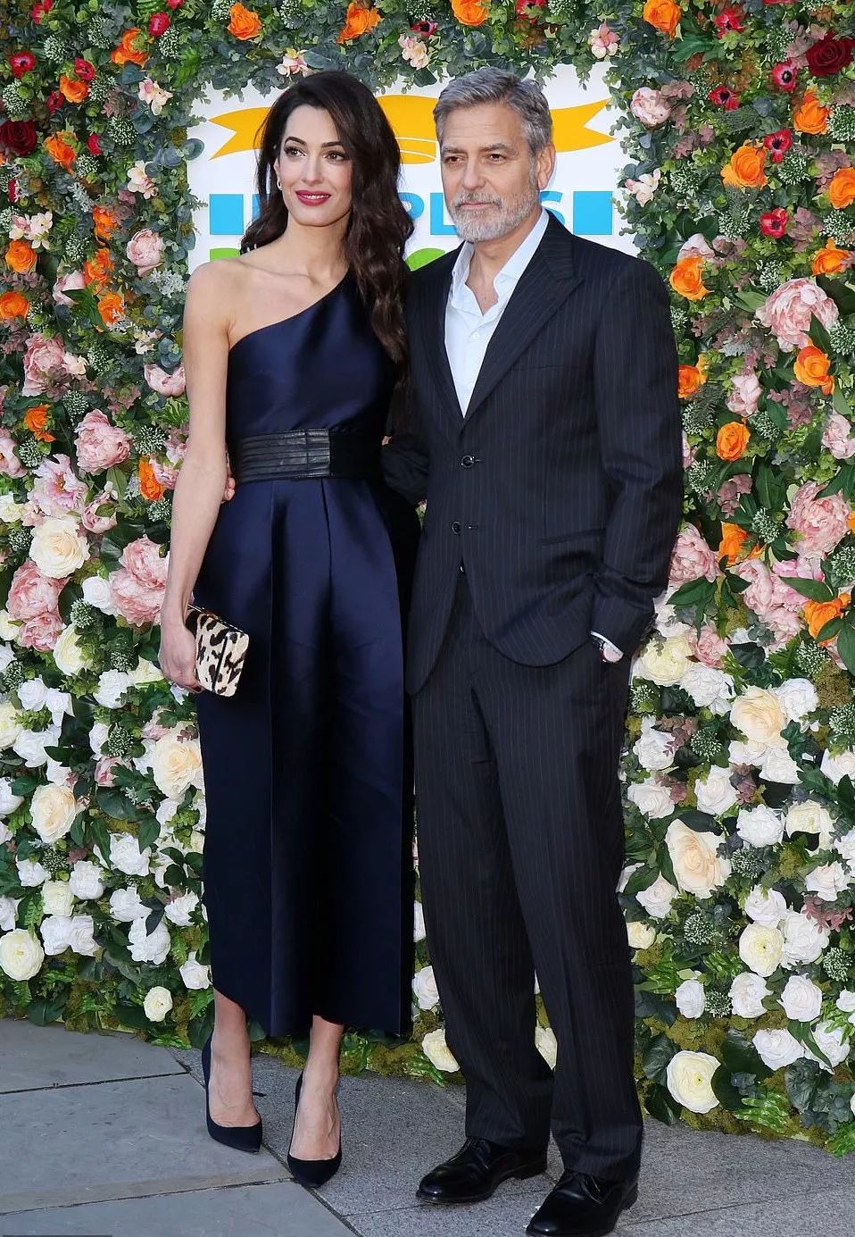 豹纹OUT，下一个C位印花轮到奶牛纹上场！