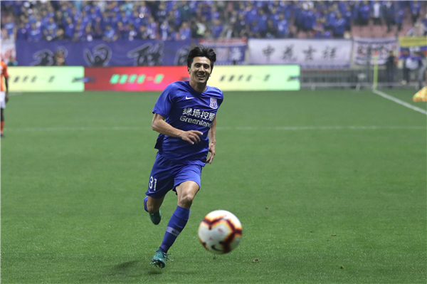 当过队医做过翻译,王伟靠什么走上“逆袭之路”?