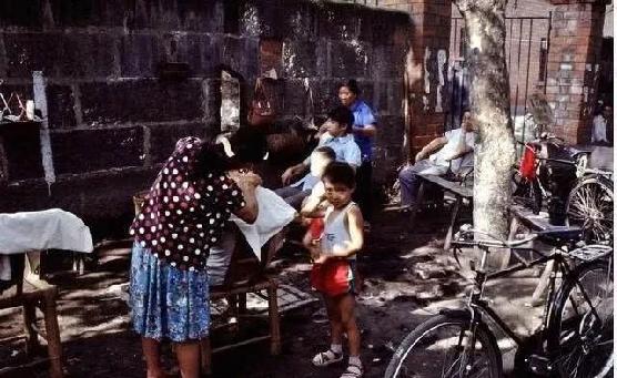 成都老照片:从“剃头”到“沙龙”,细数成都美容美发行业的发展