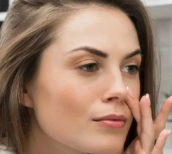 教你怎么画超薄的底妆,黄黑皮怎样画出自然底妆