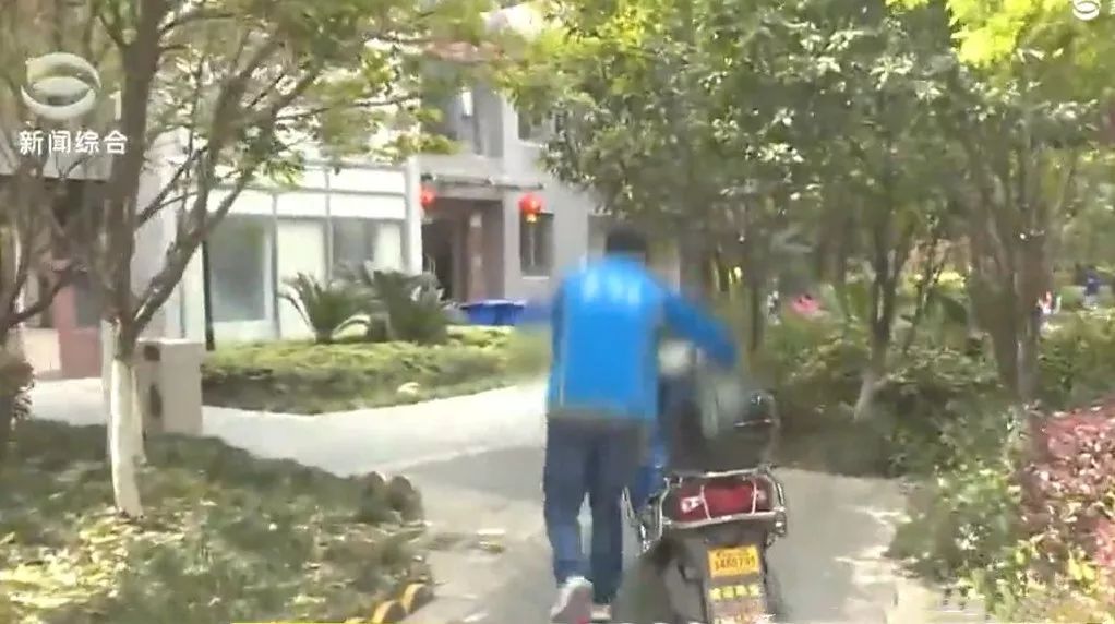 奇葩！苏州一男子骑车回家，保安却不让进门！原因竟和职业有关！