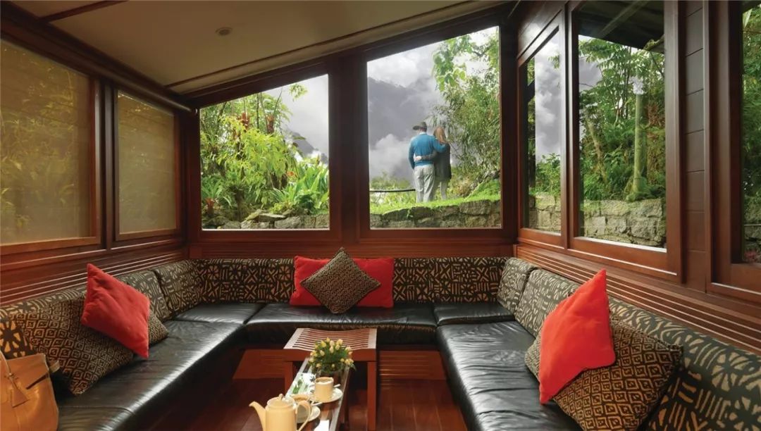 从此，LV不仅可以用来背，还可以用来睡…