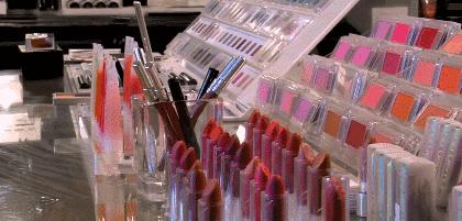 BBC又来惊爆：你抹口红，就是在亲吻上万只昆虫尸体？美丽背后这么血腥…