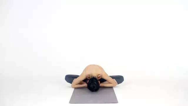 瑜伽初级教程改善宫寒在家练,调理宫寒瑜伽动作