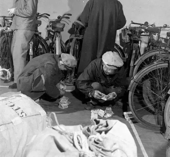 民国恶性通胀老照片,民国上海通货膨胀照片