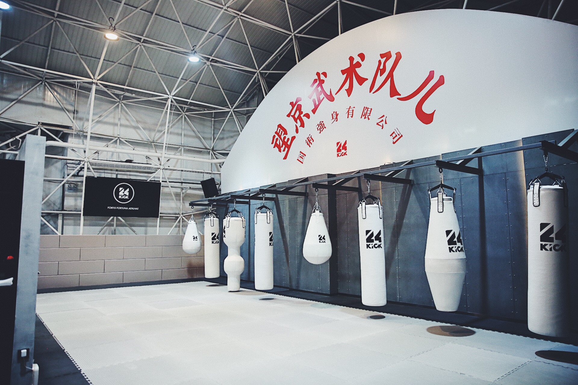 跨界做格斗学院，众多明星是学员，90后小伙要用互联网思维撬动武林