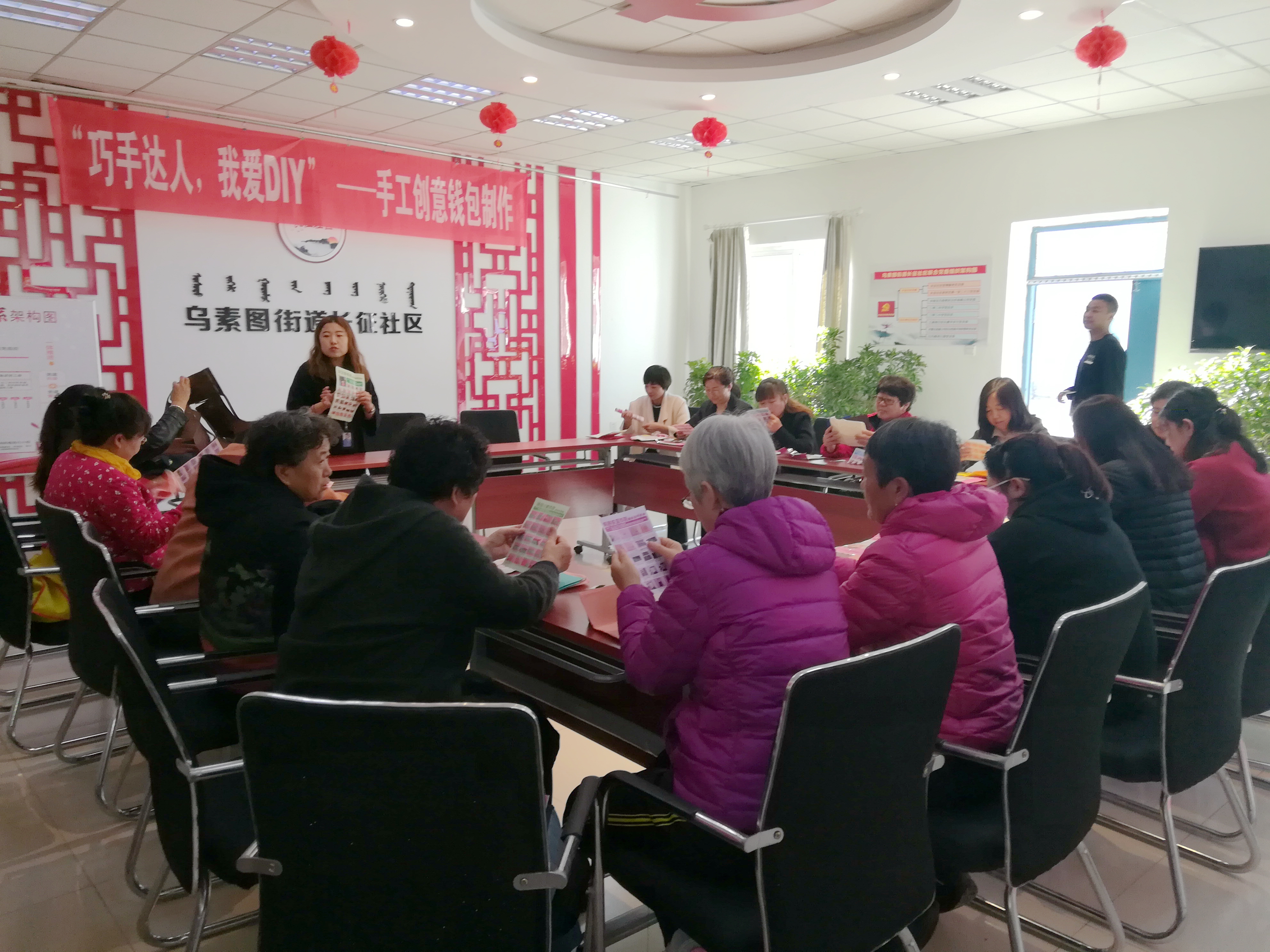 巾帼心向党礼赞新中国三八妇女节,巾帼心向党礼赞新中国诵读